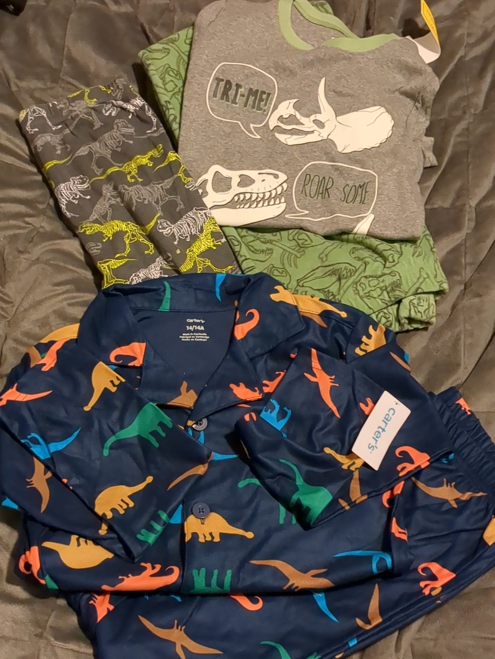 🦕Carter's Navy and Multicolor Dinosaur Pajama Set🦕